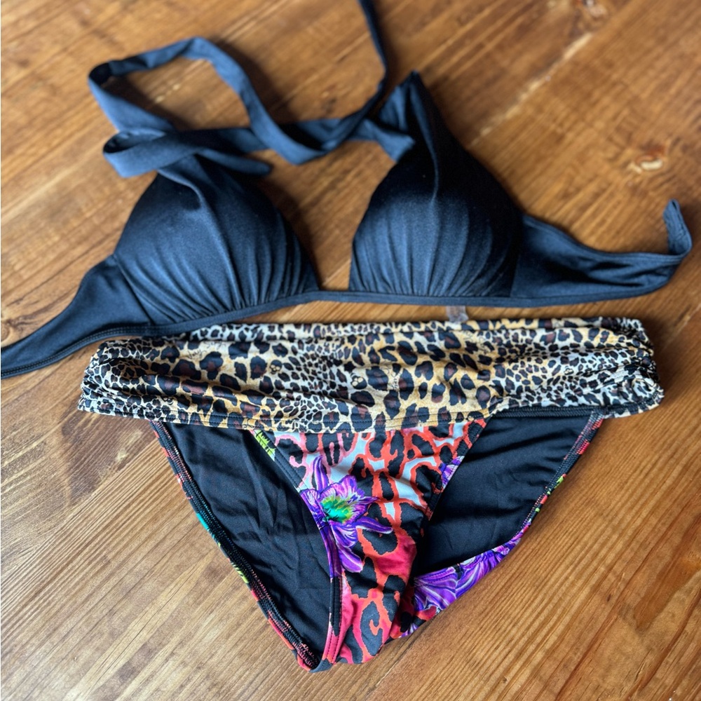 Women’s swim suit. Large top and bottom VS